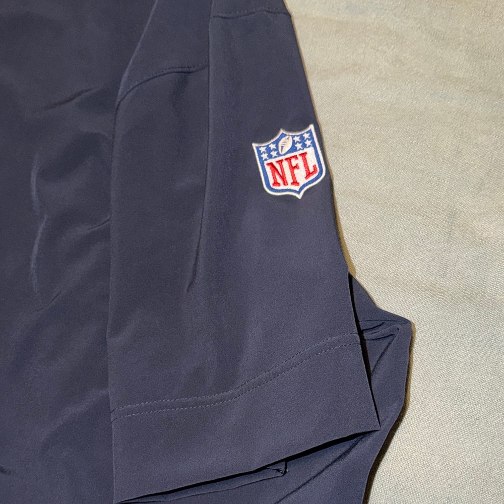 Chicago Bears Official On-Field Team Pullover - Picture 8 of 8